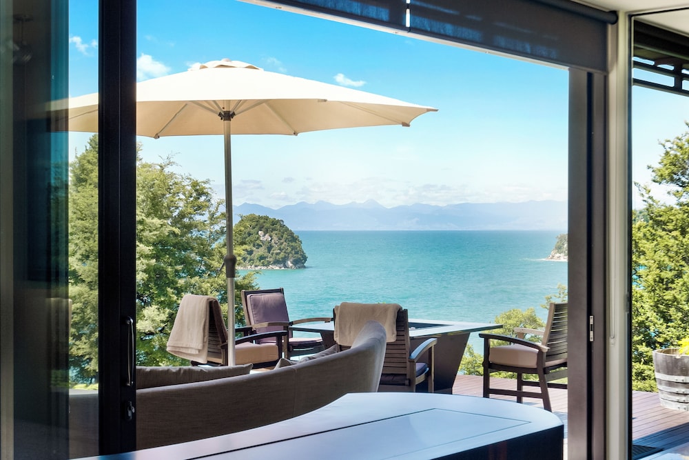Fireplace Suite - Ocean Views & Beach
