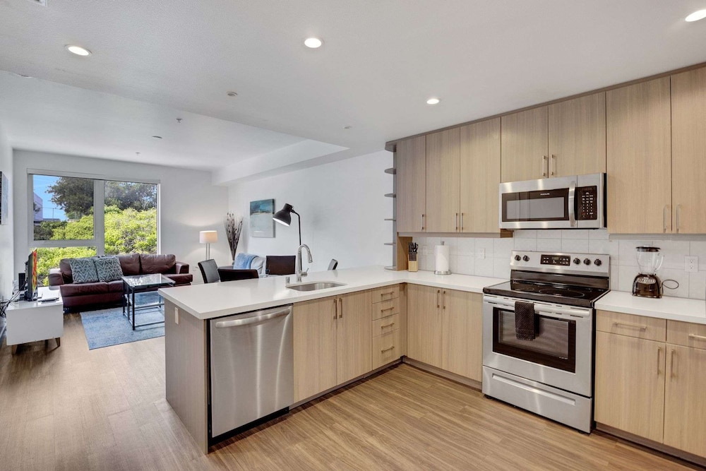Stylish 1BR Family Apartment by Dtla