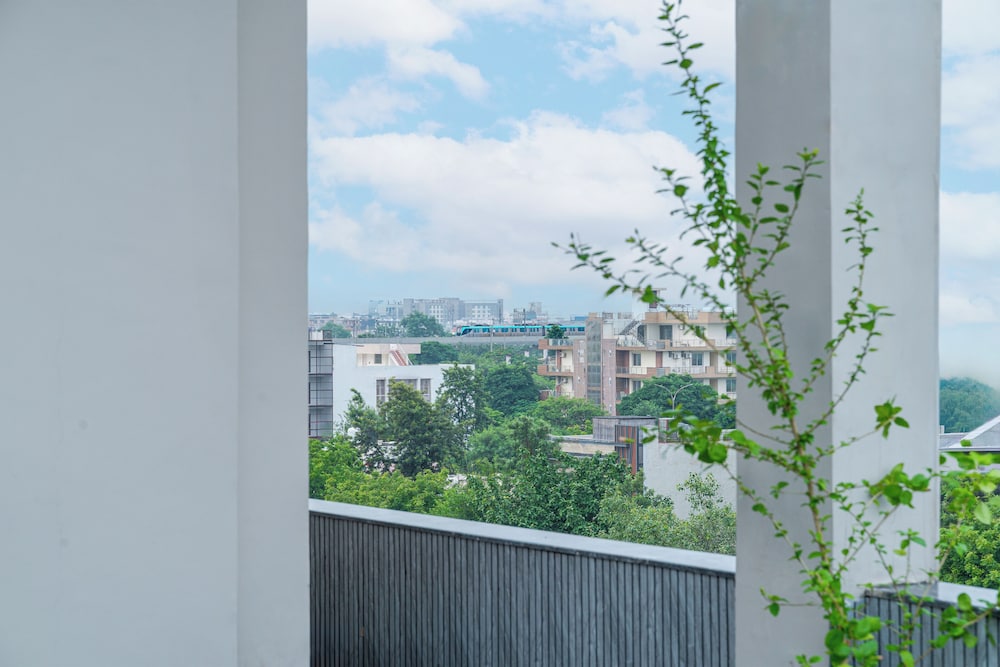 Lime Tree Hotel & Stays Greater Noida Nearby India Expo Centre & Mart