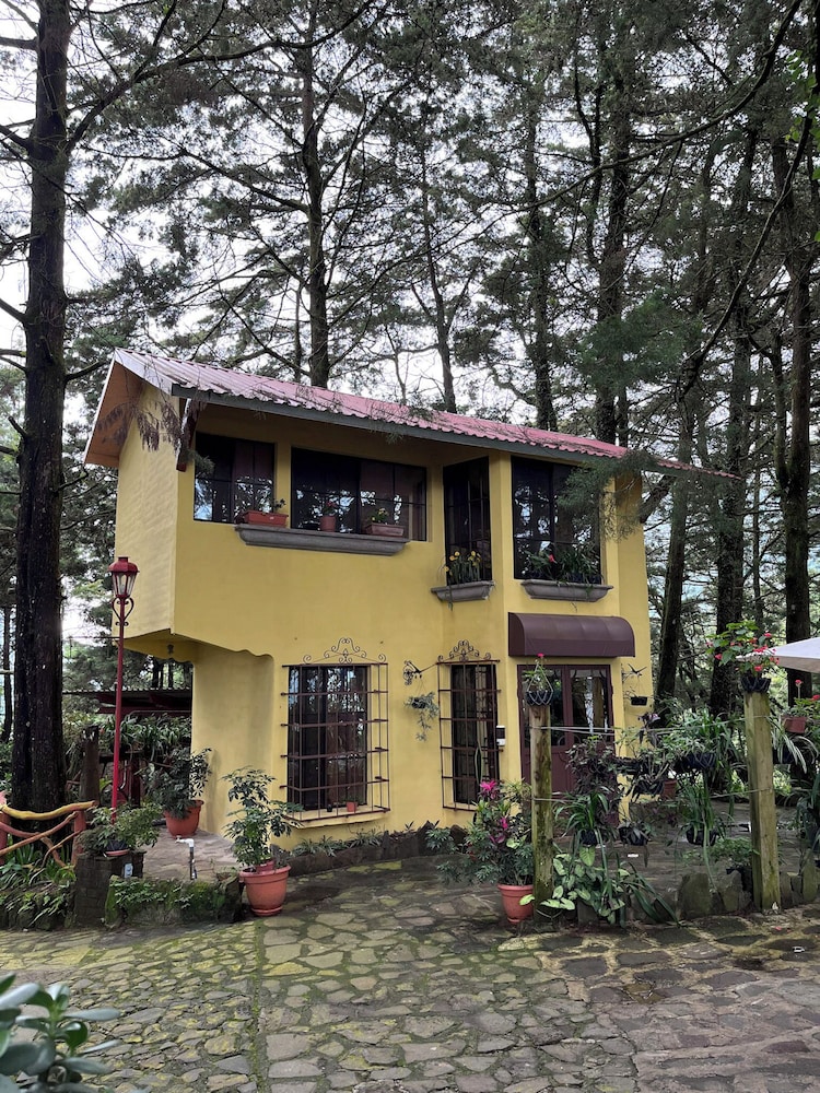 Los Naranjos Town Houses