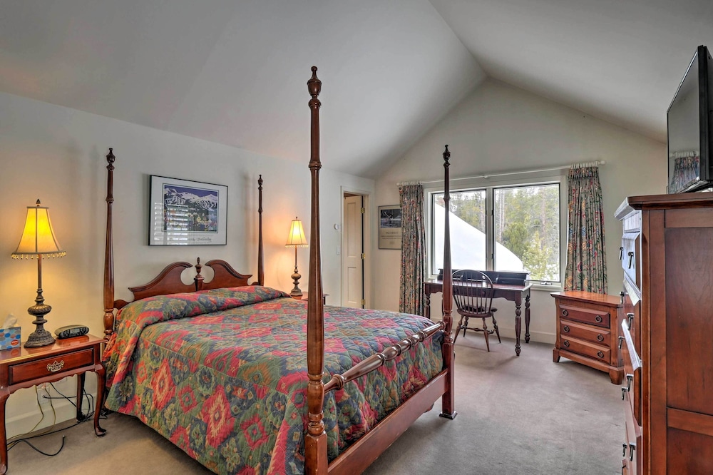 4 Mi to Skiing: Breckenridge Mountain Retreat! view 3