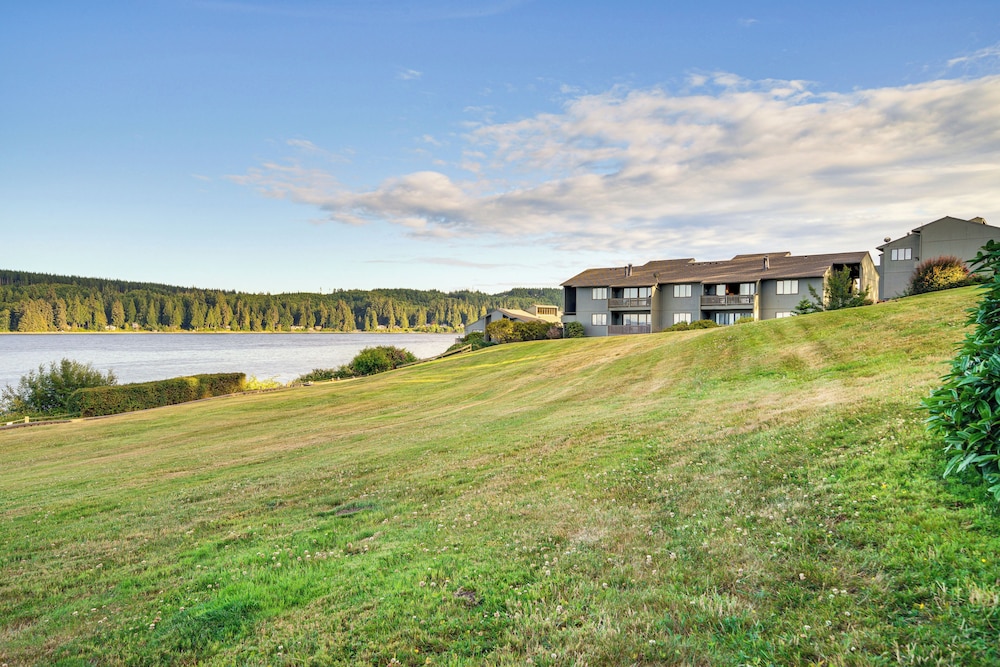 Water Views & Marina Access: Port Ludlow Getaway