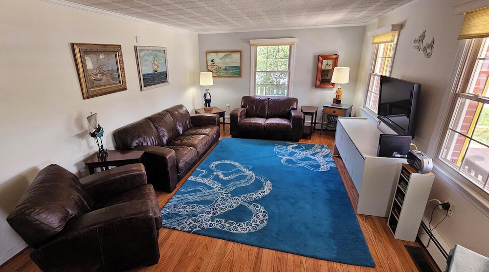 Laurel Street 323