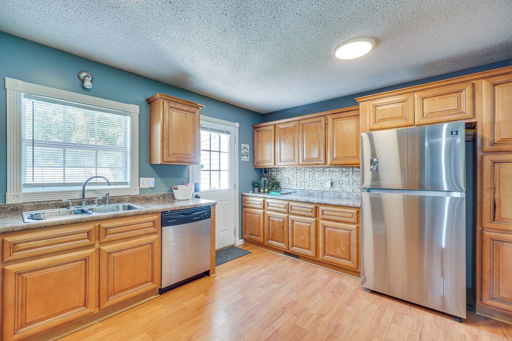 Hike, Fish & Ride: Pet-friendly Huntsville Home