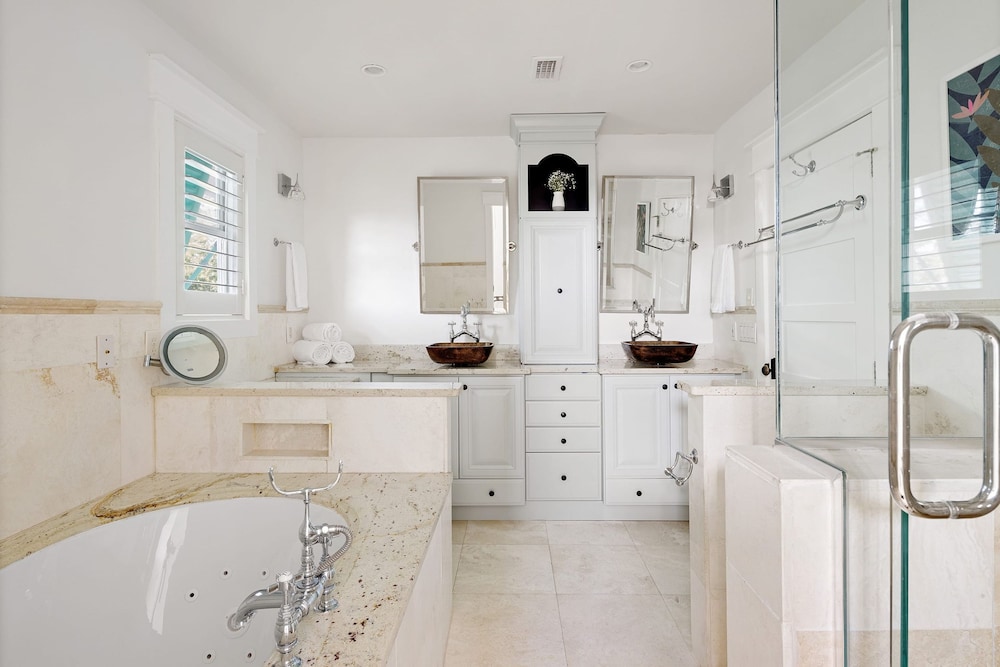Woodward Way Luxe Villa Near Beach w Pool Hot Tub Stocked Chef s Kitchen