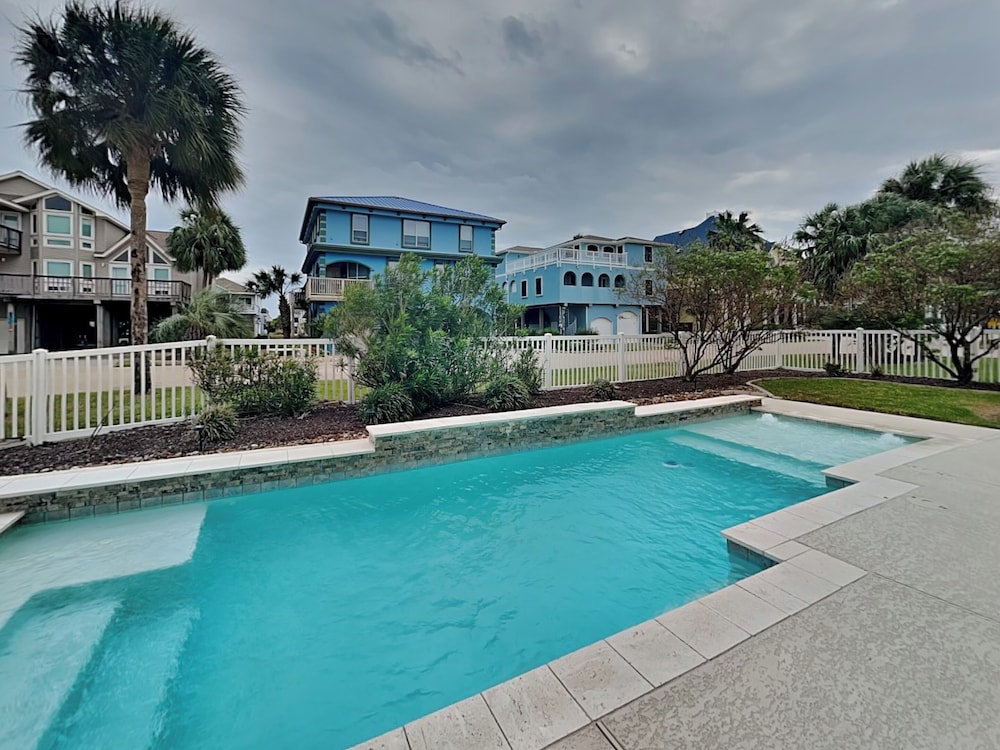 Rosé By The Bay by Ryson Vacation Rentals
