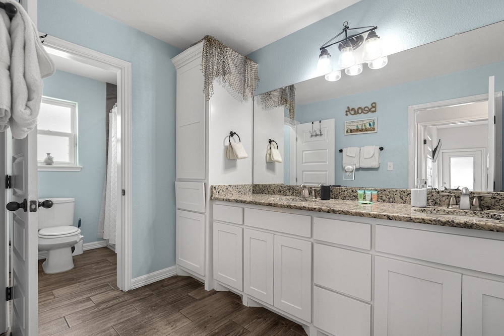 Sunrise Paradise - Pet Friendly! Community Pool!