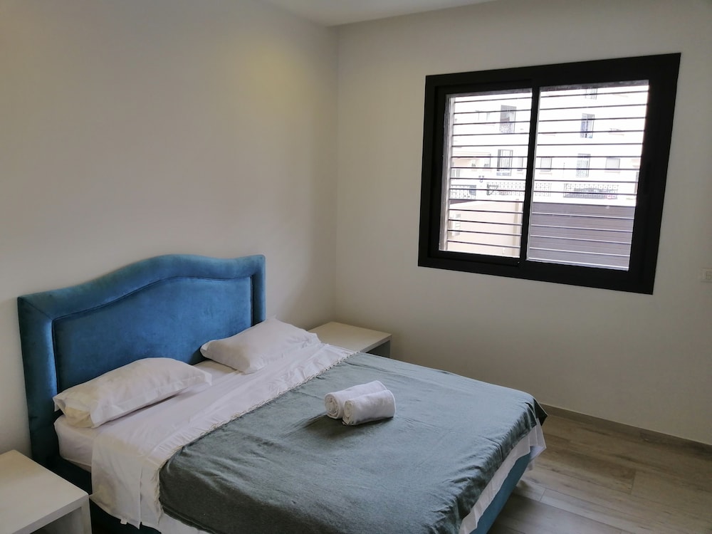 Luxurious flat with private garden view 4