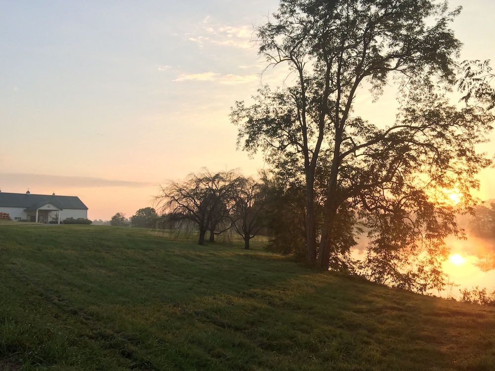 The B & B at Queenslake