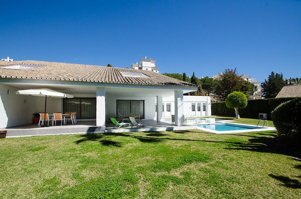 Villa Seafront XI view 2