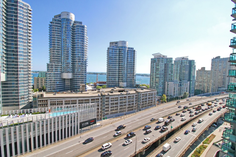 Presidential 3Br Condo - Core Downtown - Image 1