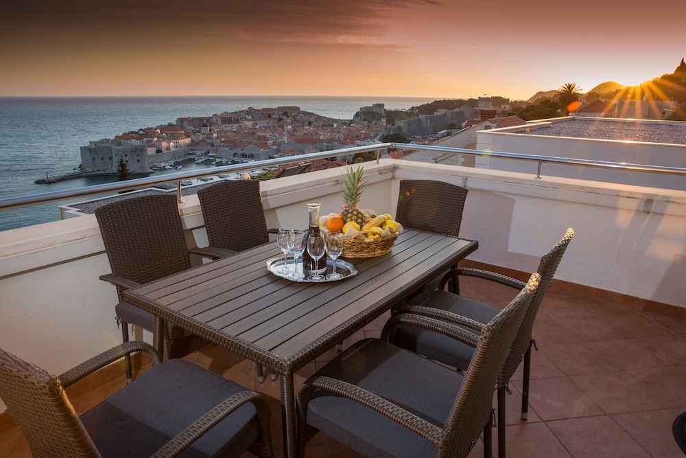 Penthouse the Best Old Town View