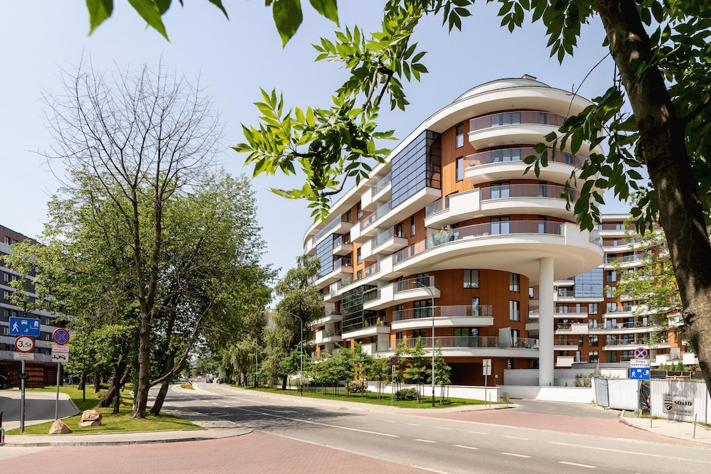 Fashionable Apartment Krakow by Renters view 5