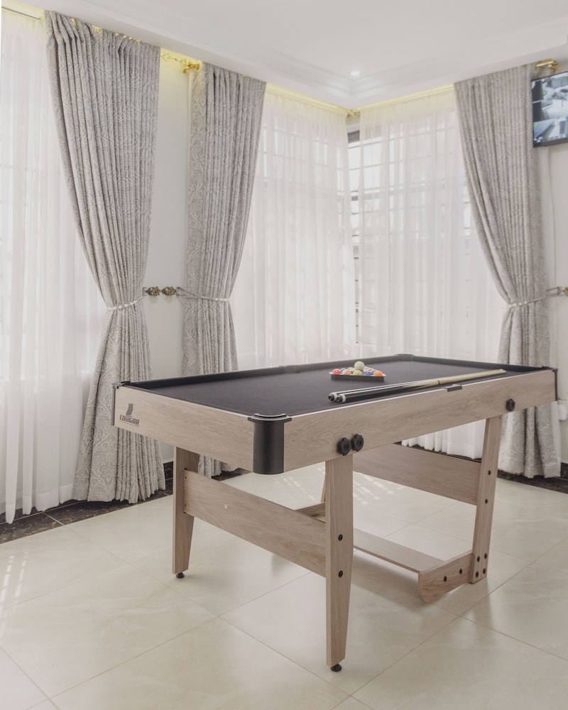 Skyhut Boutique House