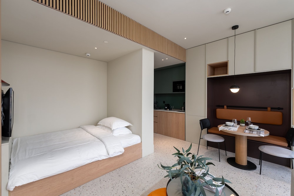 Upside Living - 1819 - BB