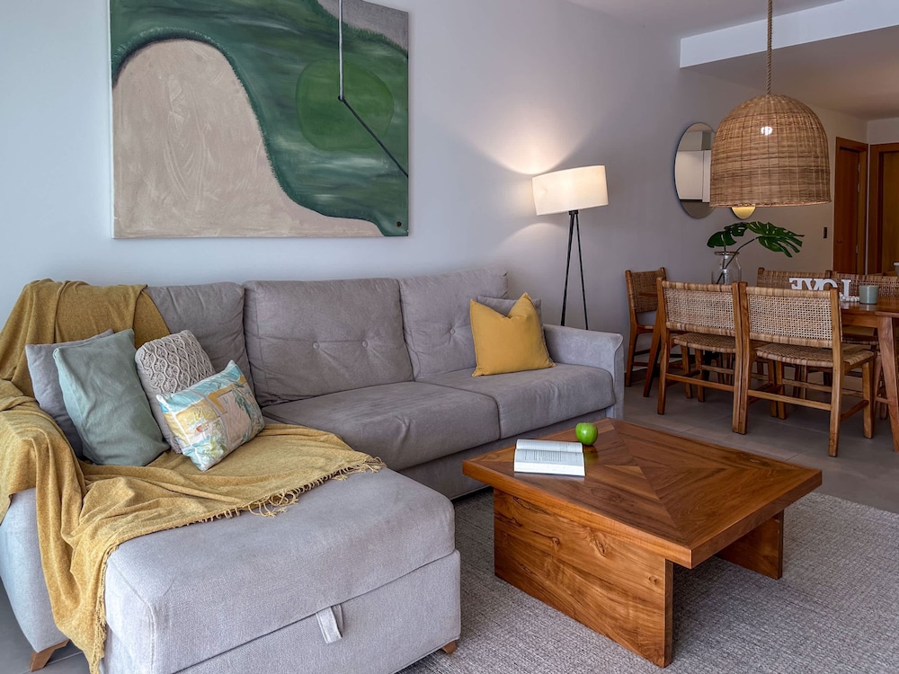 Fantastic new Golf View Apartment