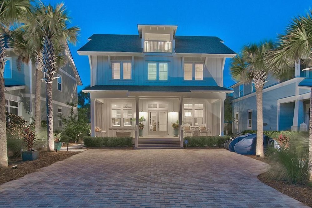 DRIFTWOOD 5 Bedroom Holiday Home by Five Star Properties