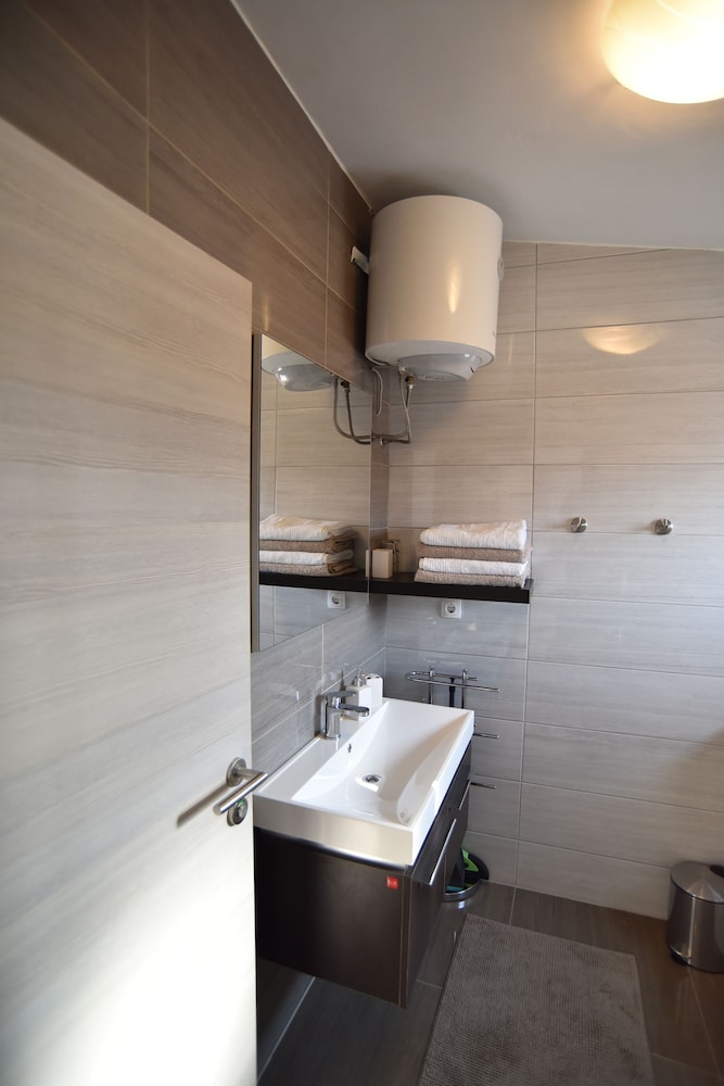 Apartment House en Vir