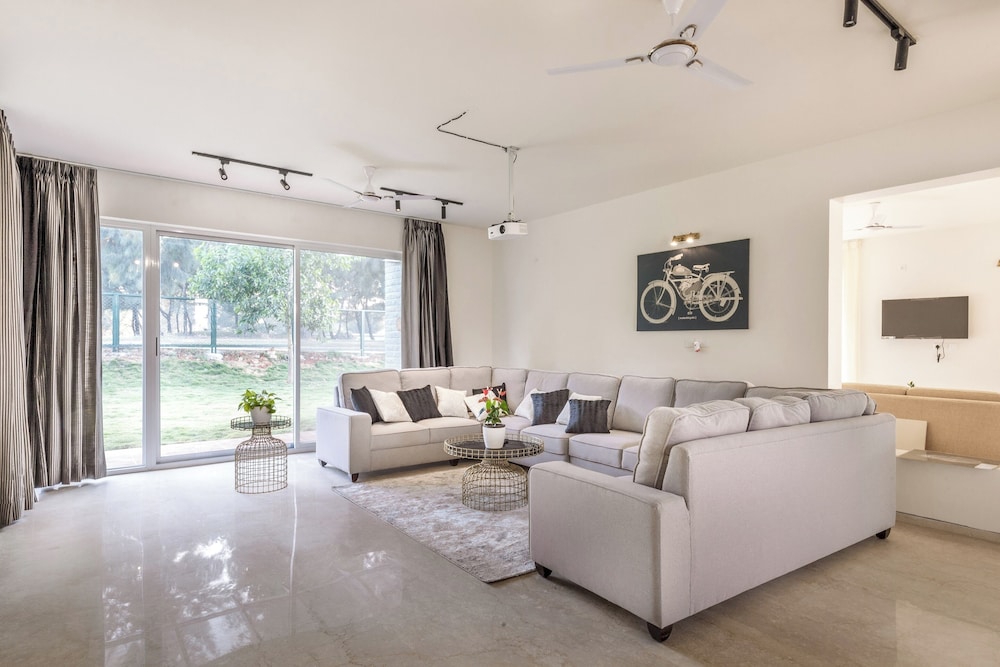 Golf View Home by Stayjade