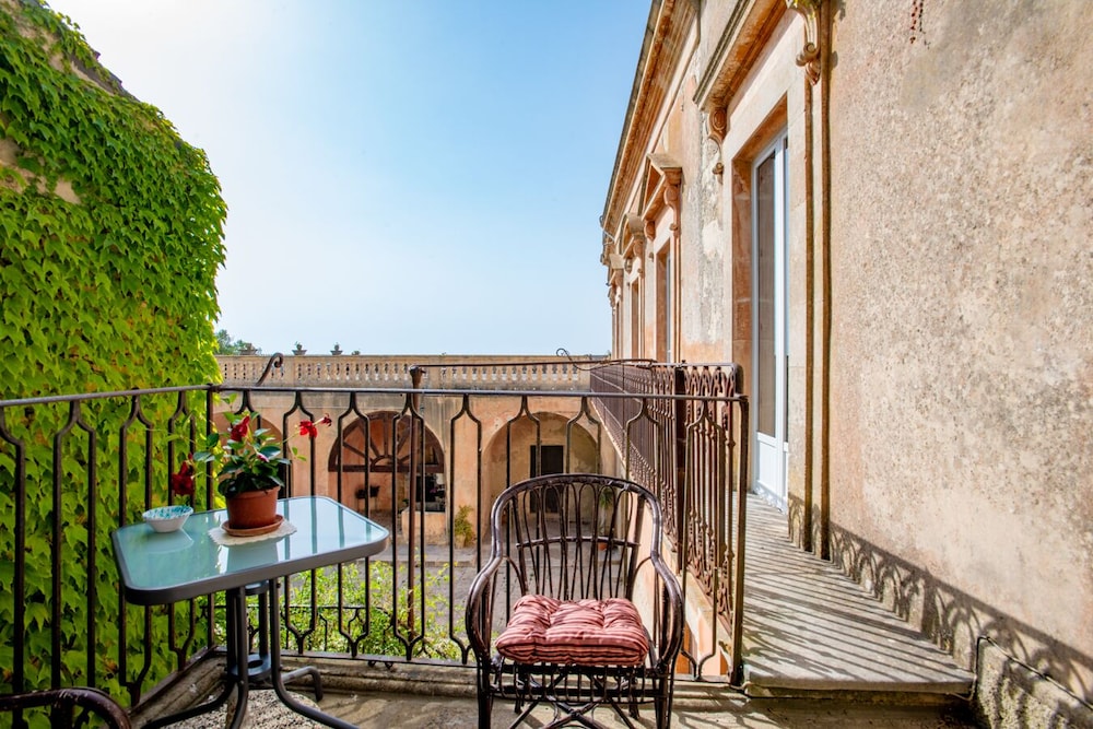 Villa Cutalia view 5