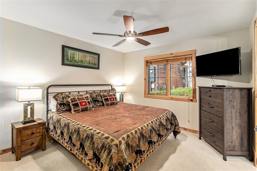 Solitude Beaver #3 - Estes Park 2 Bedroom Condo by RedAwning