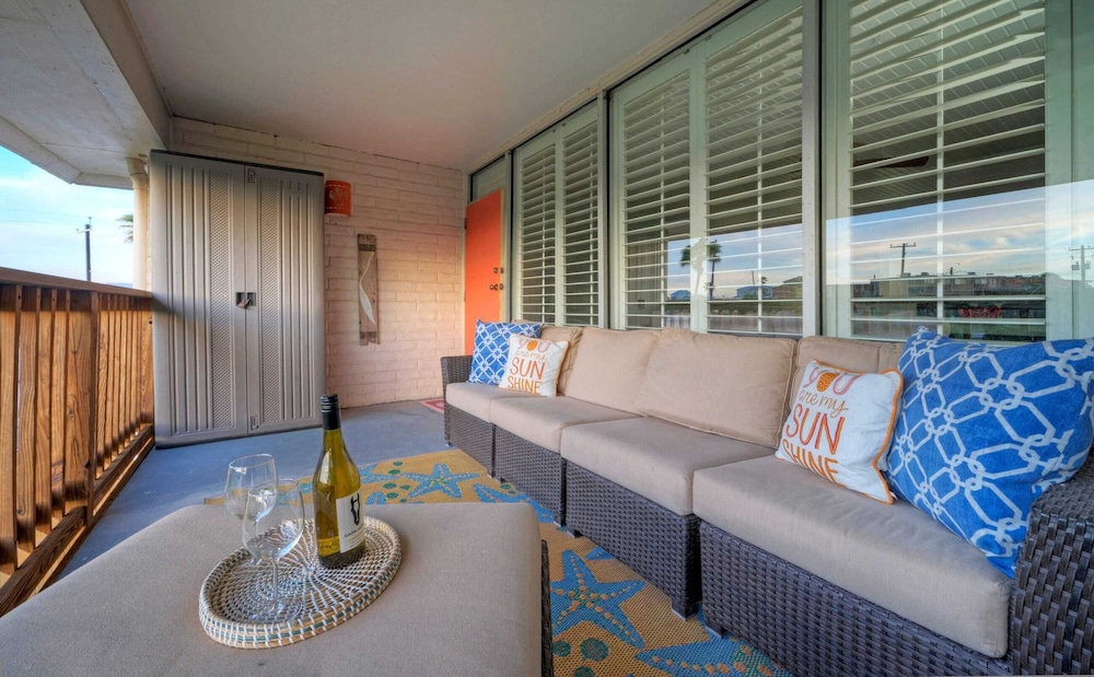 Sleeps 20 3 Condos w/ Beach Access, Pool, Tennis Courts Sea Sands Complex