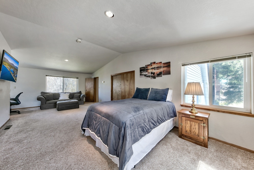 853p Lakeside Beach 4 Bedroom Home