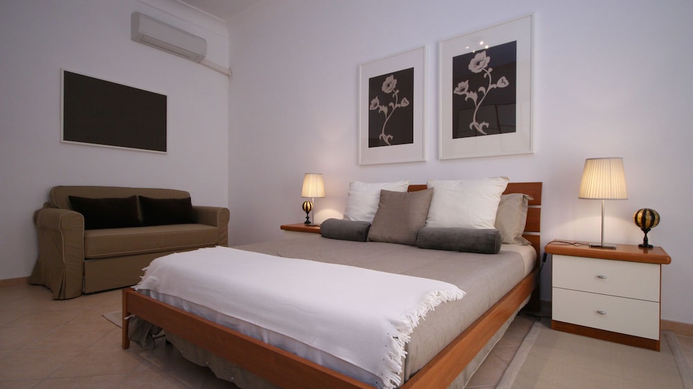 Rental In Rome Red & White Apartment