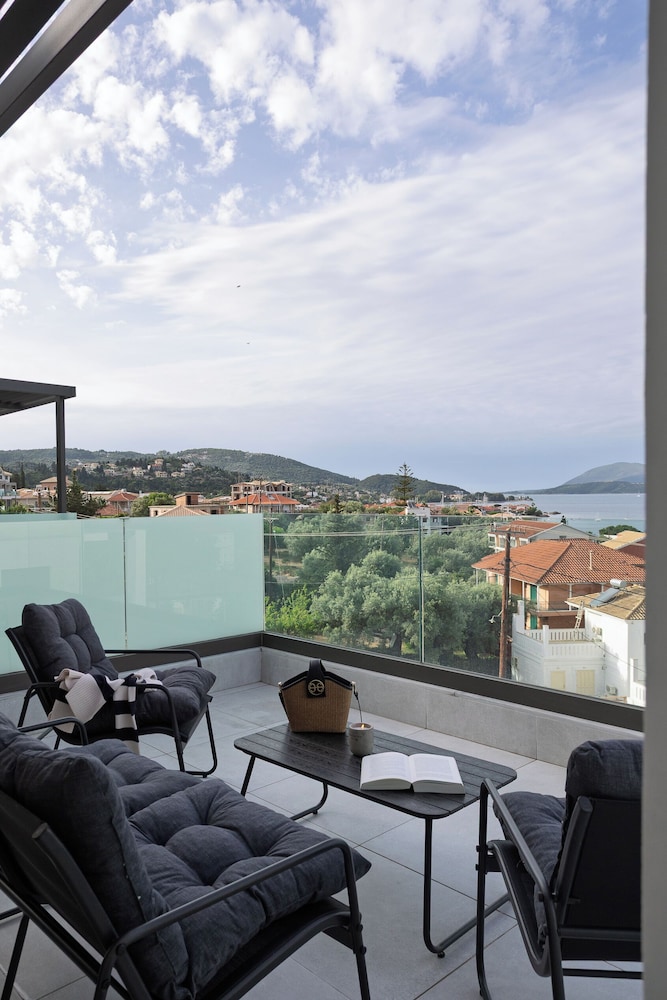 PHOS MAISONETTES NIKIANA