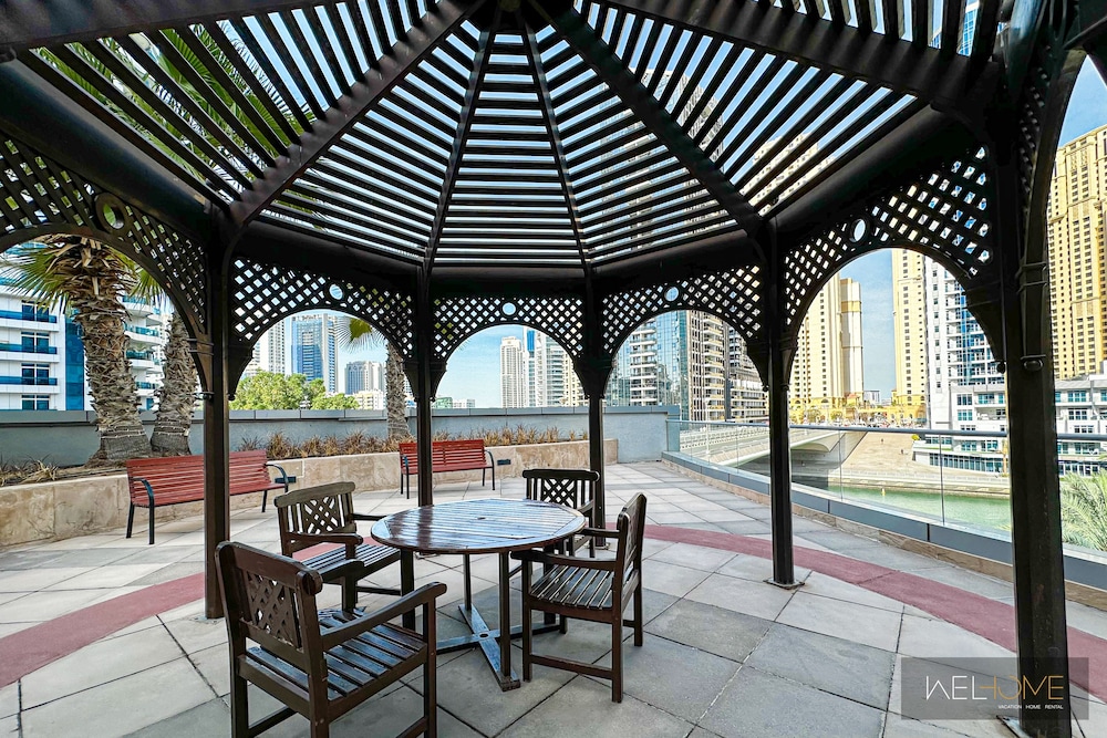 WelHome - Mesmerizing 1BR Apartment in Damac Waves A