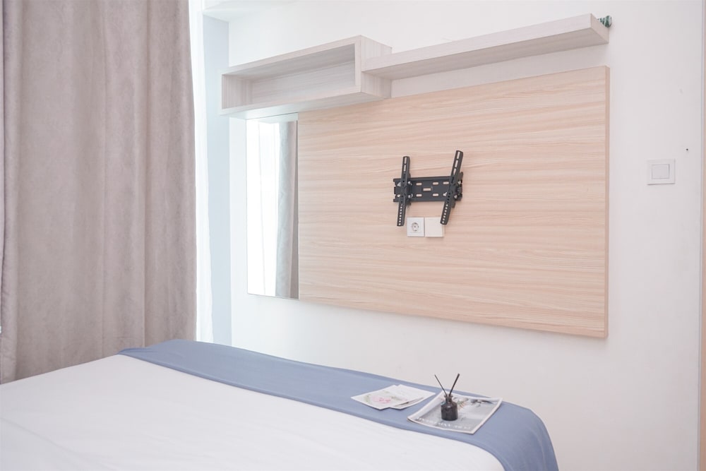 Modern Look And Homey 2Br Apartment Tree Park City Bsd