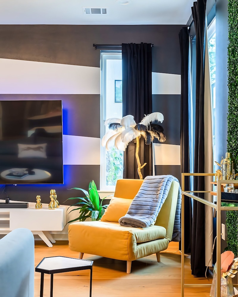 Stylish Clubhouse Retreat w/ Hot Tub Near Downtown