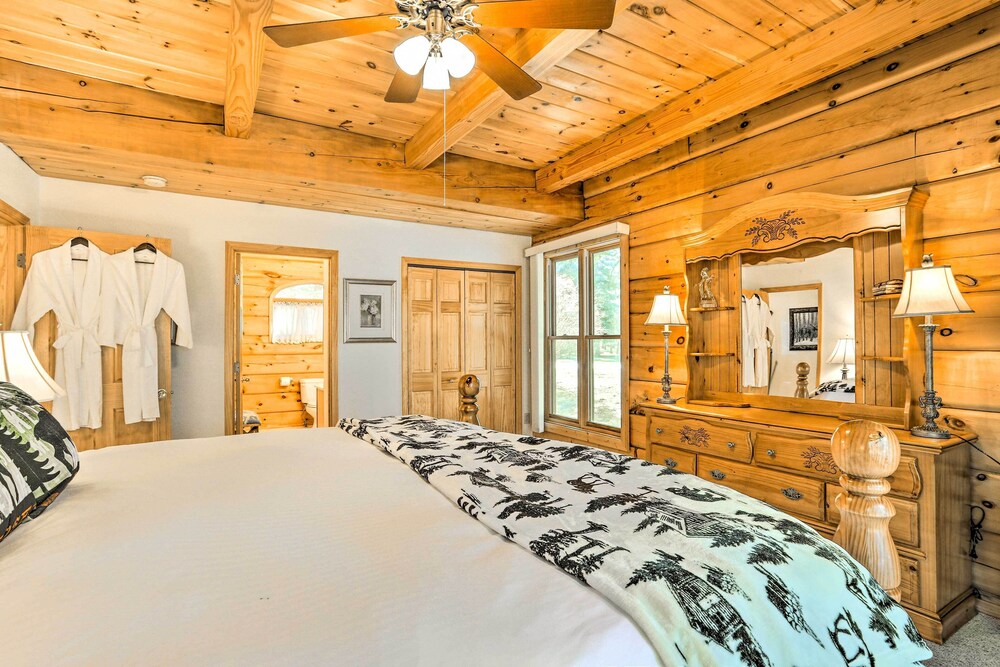 Bayfield Cabin w/ Wraparound Deck & Fire Pit view 4