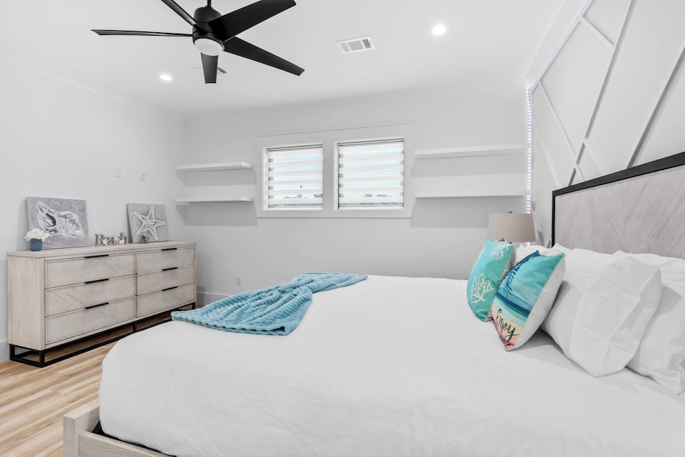 30A Happy by the Sea by Avantstay Pool, Golf Cart, Bikes