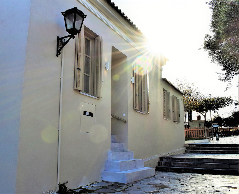 Acropolis Suites