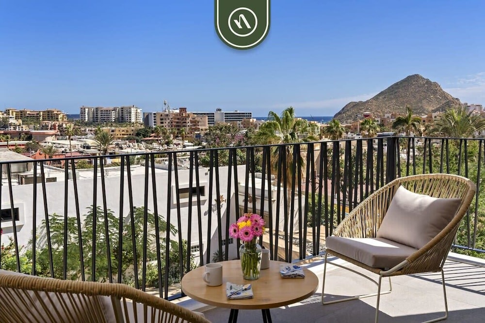 Cozy 2BR Lock-off - Terrace Overlooking the Marina