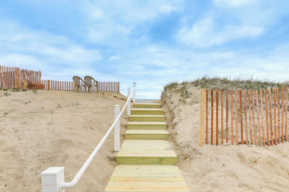 Beachfront Salisbury Retreat w/ Fire Pit & Grill