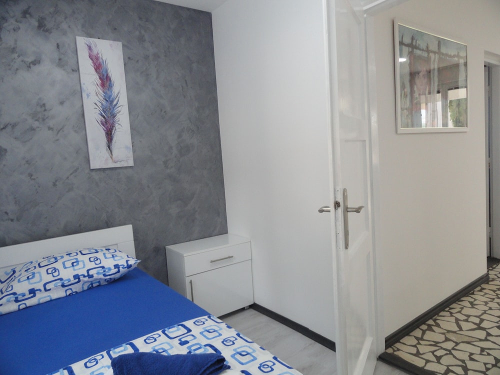 Petrovac Holiday House with pool photo 3