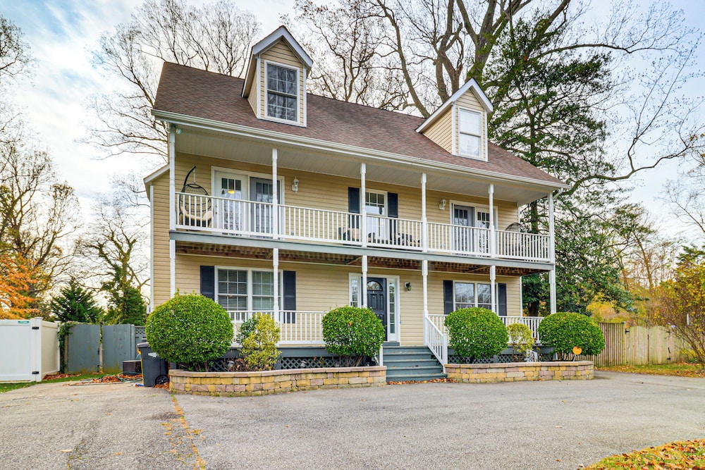Walk to Lake & Boat Ramp: Central Gem in Annapolis