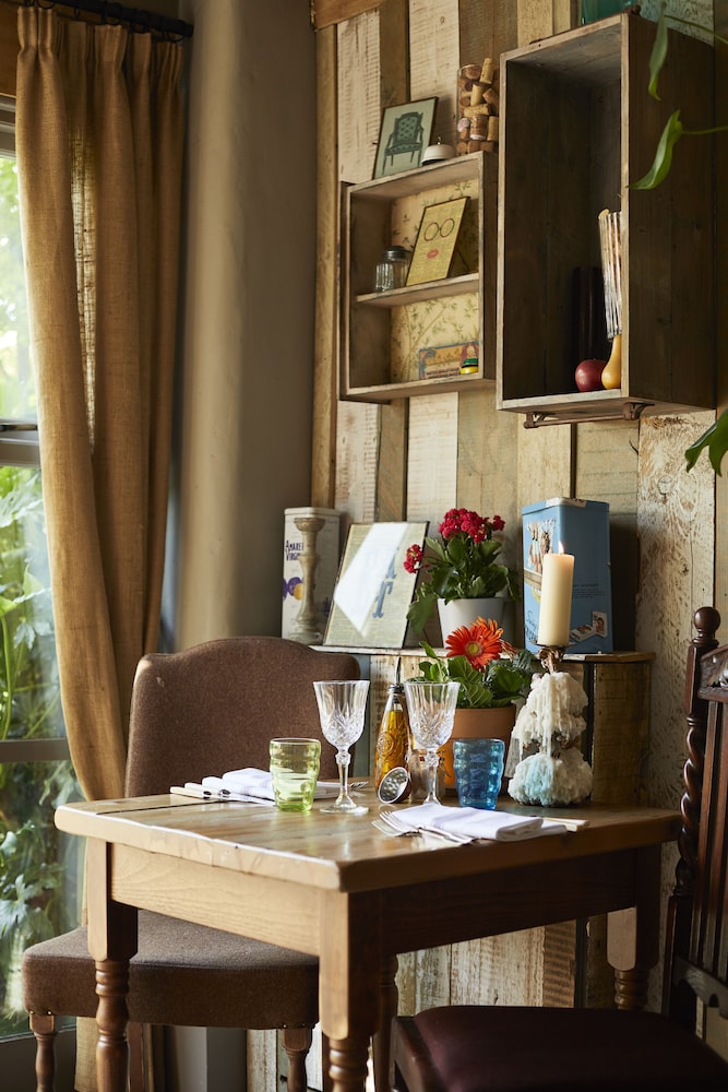 Melksham Vacations - The Pear Tree Inn - Property Image 3