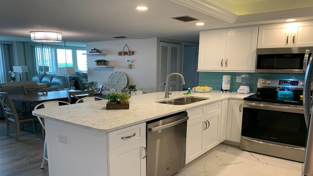Anchorage Resort 2 Bedroom Condo 6th Flr, Beach Access, Pool 2 Condo