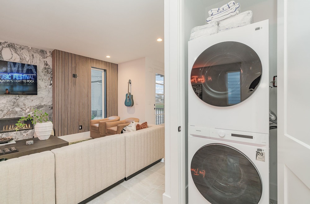 Two Bedroom Apartment in Limehouse