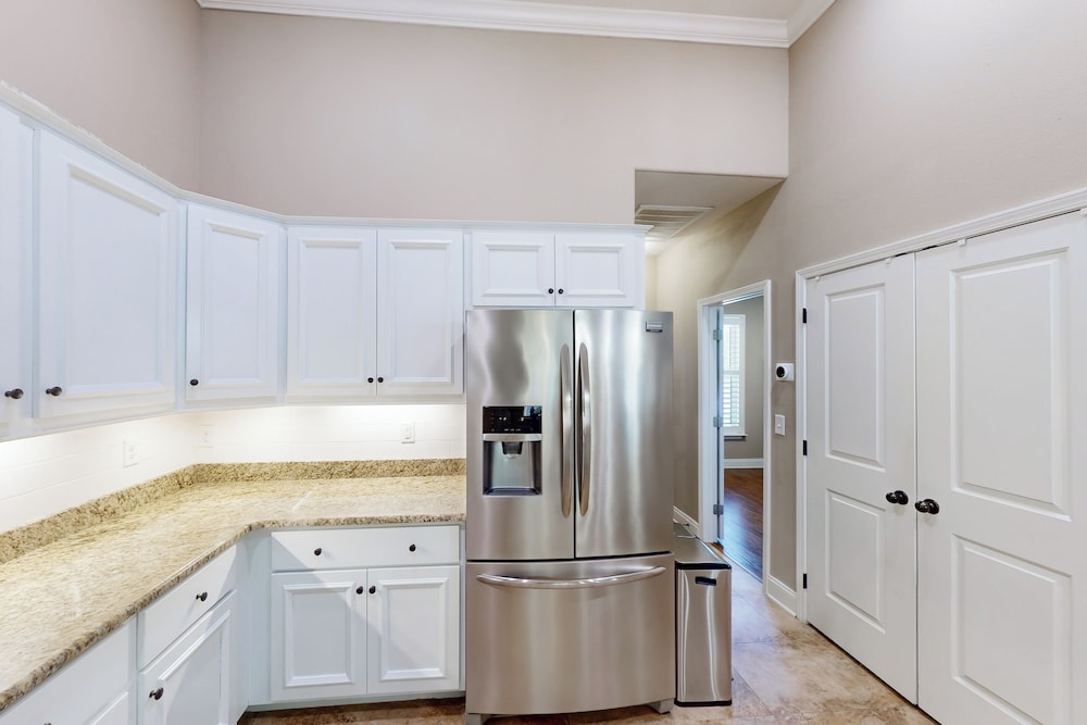 Spacious 5BR w/ Patio & W/D Near Beach