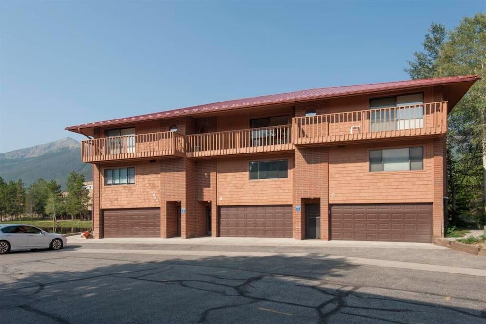 Lagoon 762b 3 Bedroom Townhouse by RedAwning