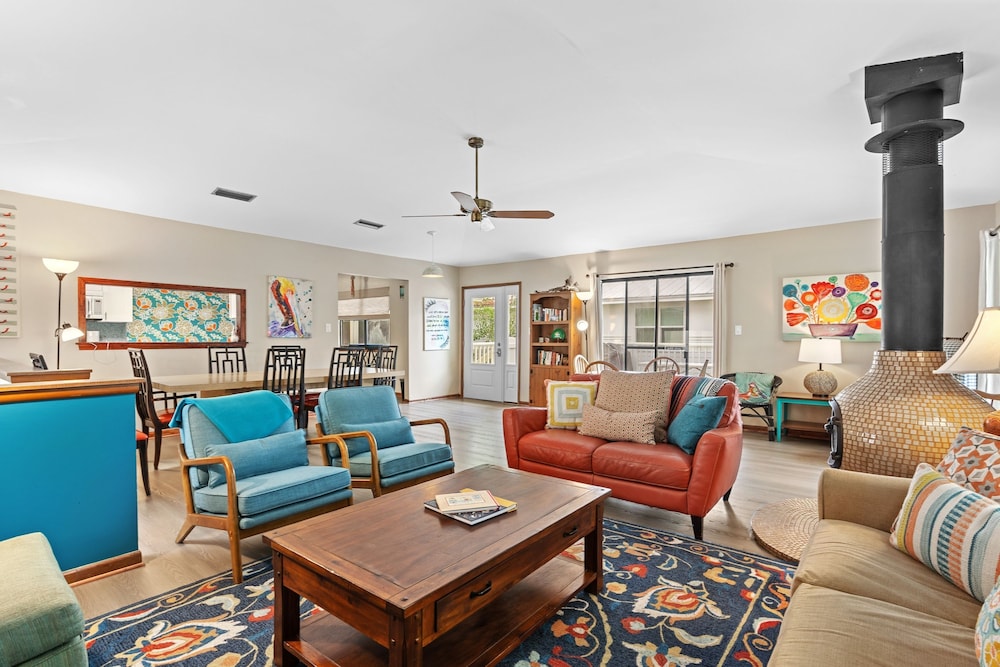 As You Like It by Avantstay Steps to Beach Bikes Sleeps 18