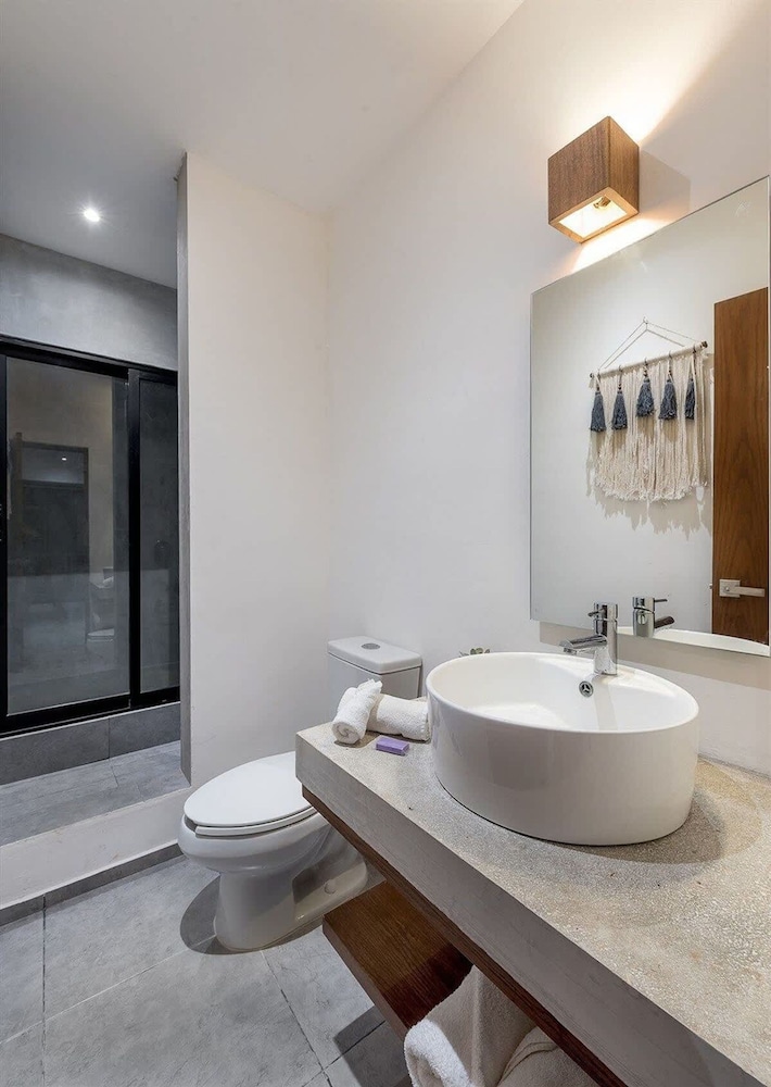 2 BR Great Located Natural Lightning