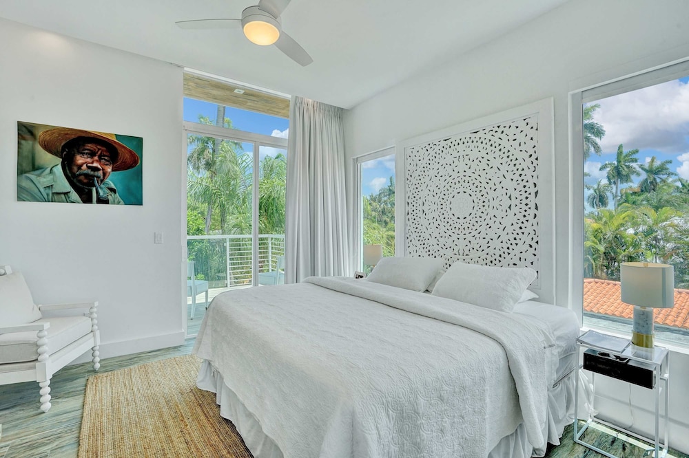 Miami Stunning Waterfront Villa Escape