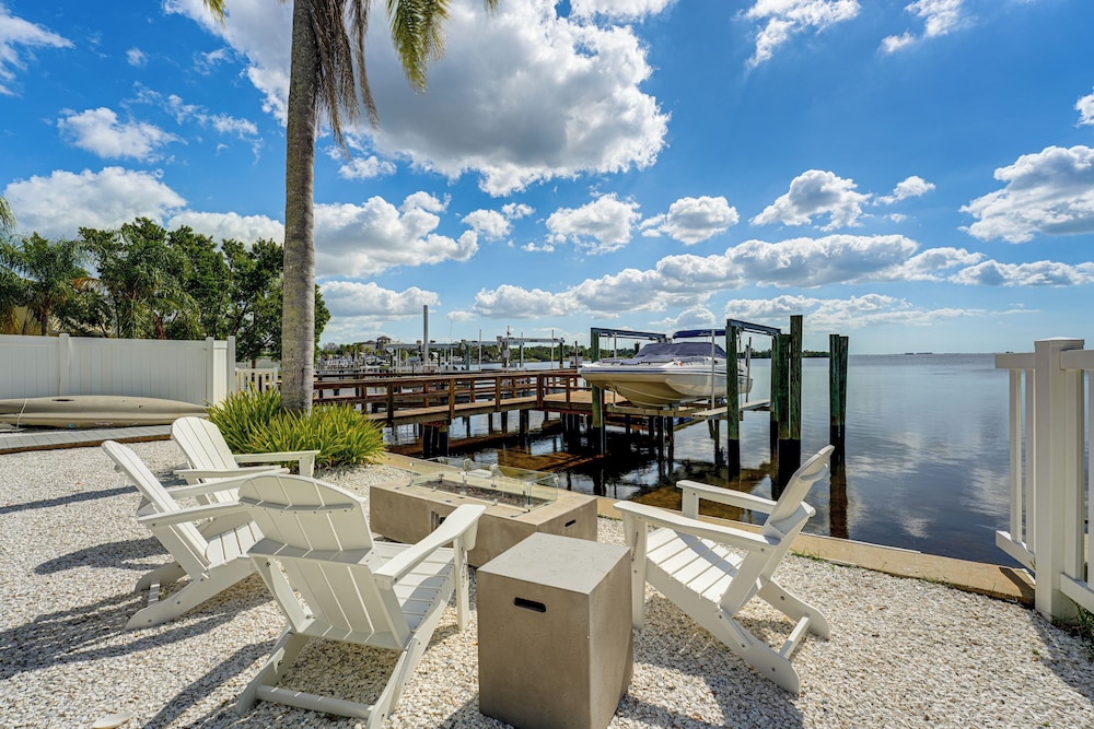 Gulf Coast Luxury! Quiet Home 4 Mi to Sponge Docks