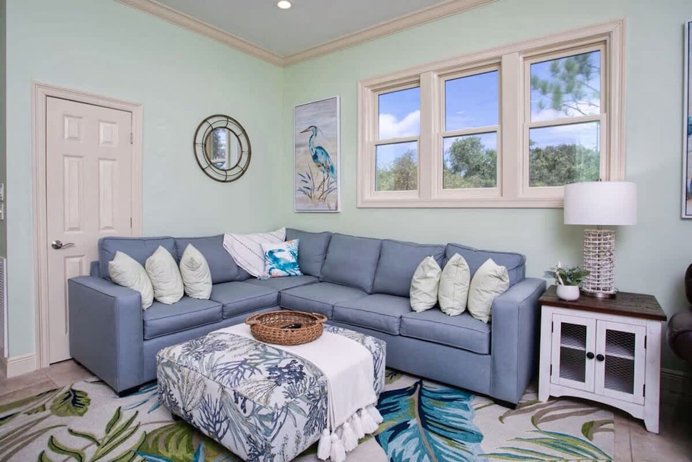 Gulf Shores Escape Walk to Waves Pool Golf Views