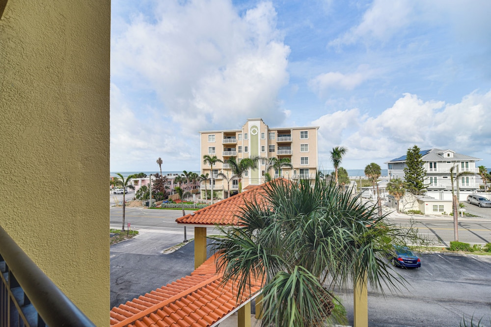 Treasure Island Condo: Gulf-view Balcony